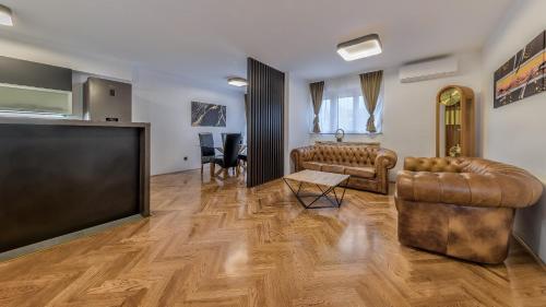 President Deluxe Suite with Sauna & Private parking