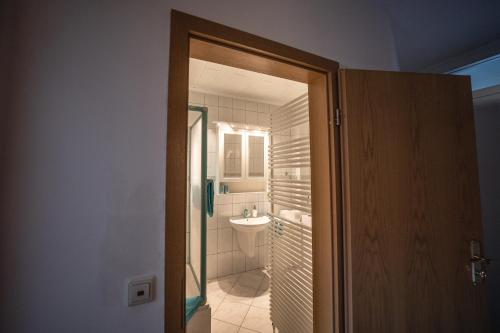 a bathroom with a toilet and a sink at Ferienwohnung Josephine in Vetschau