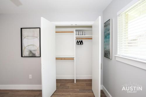 a hallway with white walls and a window at Bright Space Close To Best Beer Gardens Coffee in Austin