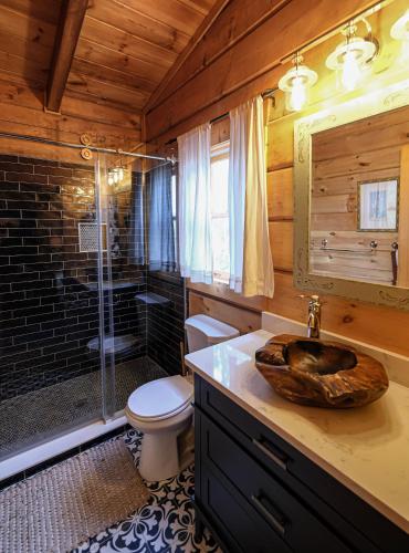Ένα μπάνιο στο Lazy Bear Lodge