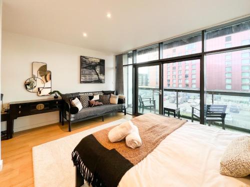 Foto Lovely 2 Bed Duplex Apartment with Hydro Views 6