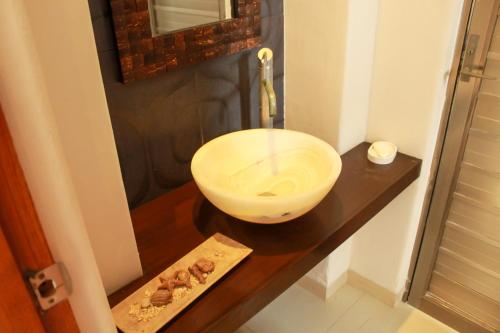 a bathroom with a bowl sink on a counter at Villa Karpatos in Progreso