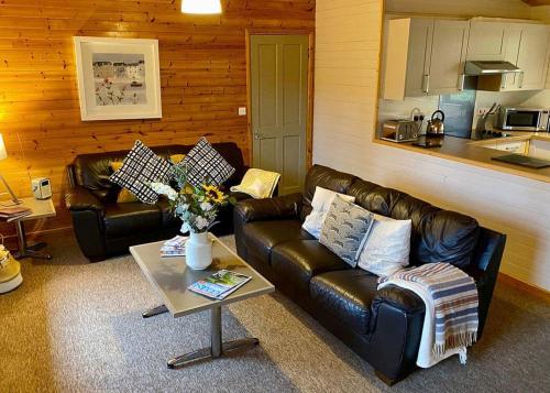 A seating area at Ivyleaf Combe Lodges