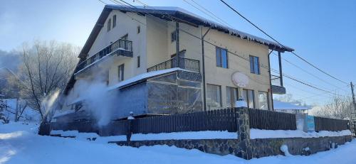 Pensiunea Montan din Bran,sat Simon SPA indoor зимой