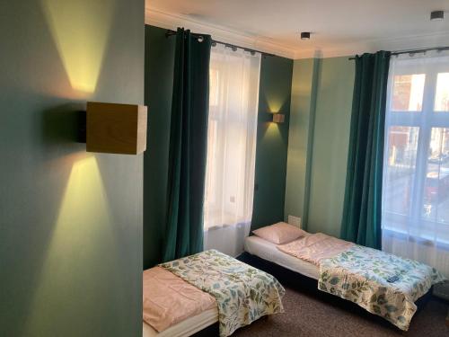 Ένα ή περισσότερα κρεβάτια σε δωμάτιο στο Apartamenty PRZY FONTANNIE