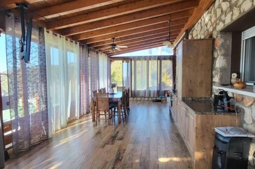 Kuchyň nebo kuchyňský kout v ubytování Casa rural con piscina y vistas