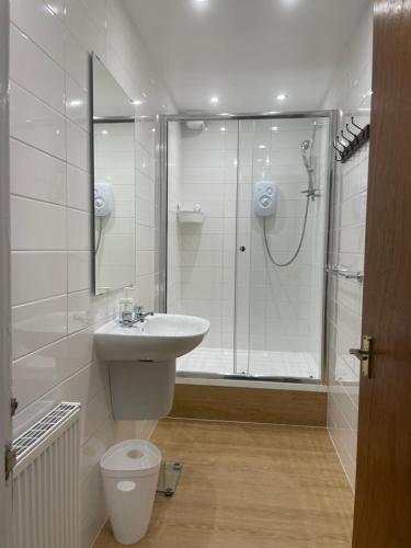 Koupelna v ubytování Fantastic location 10 mins to Princes Street- 15 to Royal Mile- main door-patio