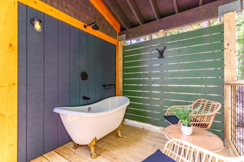 Gambar di galeri bagi Trekker, Treehouses cabins and lodge rooms di Lake George