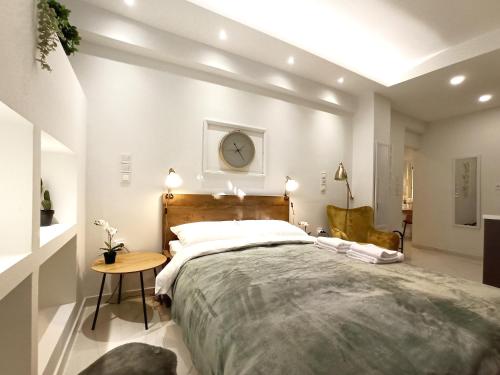 A bed or beds in a room at Mikalis Studio