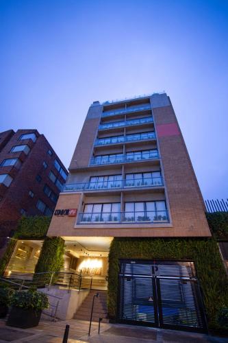 a tall building with ivy on the side of it at Hotel Espacio 94 in Bogotá