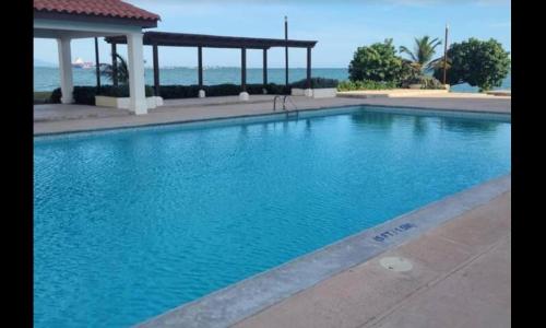 Bazén v ubytování Ornella Villa 2-Beds Sleeps 4 - Pool & Parking nebo v jeho okolí