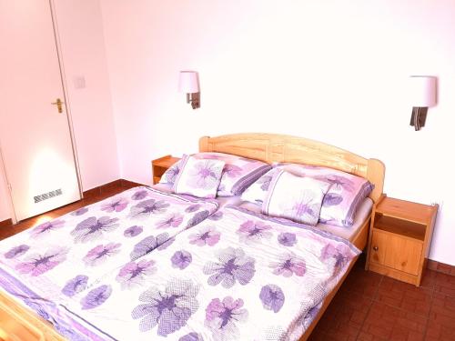 Ένα ή περισσότερα κρεβάτια σε δωμάτιο στο Apartman Kaszás Garden