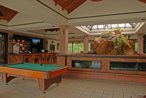 Volcano Lodge, Hotel & Thermal Experienceにあるビリヤード台