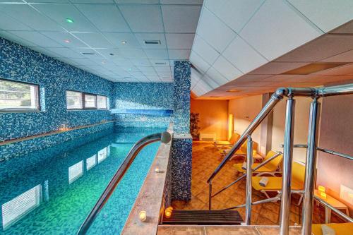 a swimming pool in a hotel room at From Sunrise to Sunset at Oak Residence Smolyan Lakes in Pamporovo