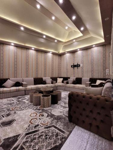 a living room with couches and tables in a room at مون لايت Moon Light Villa in ‘Ezbet Sa‘dî Mugâwir