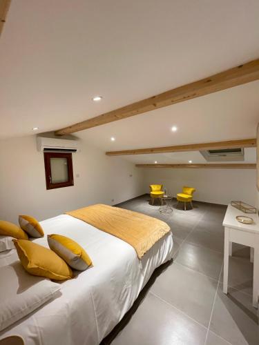 a bedroom with a large bed and two yellow chairs at La Listrella Residence & Spa in Monticello