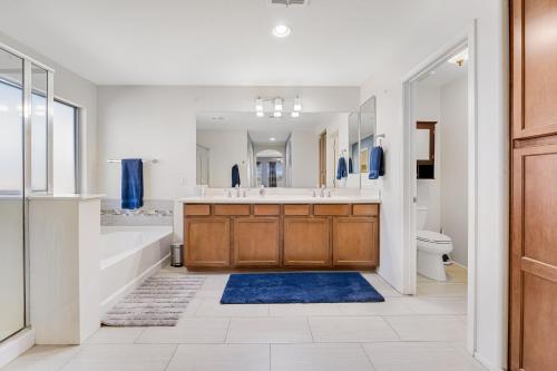 a bathroom with a tub and a sink and a toilet at Rancho Relaxo in Avondale