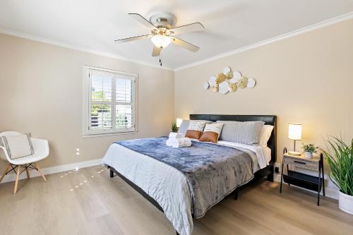 a bedroom with a bed and a ceiling fan at @ Marbella Lane - Modern Refreshing Home in San Mateo