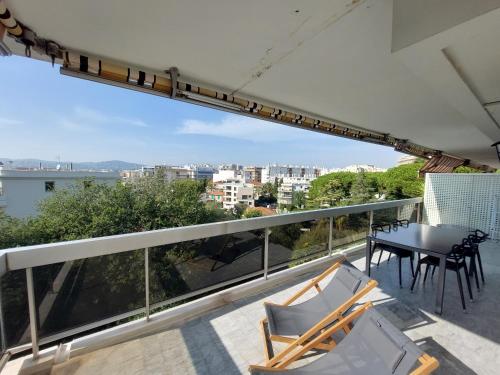 Superbe appartement climatisé proche plages, grande terrasse et parking privé