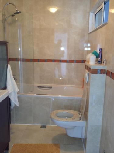 Ένα μπάνιο στο Villa Tanger Cap Spartel