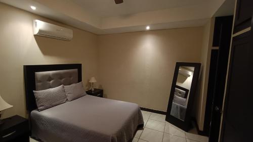 Postel nebo postele na pokoji v ubytování Suites Entrelagos