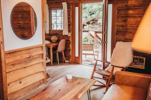 Foto sihtkohas Stevenson asuva majutusasutuse Wilder and Pine Riverside Cabins galeriist