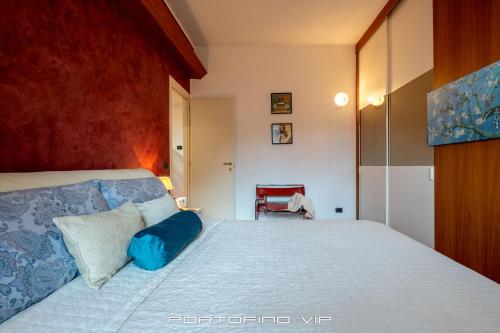 Giường trong phòng chung tại Angolo di Luca by PortofinoVip