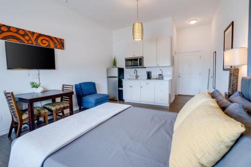 Kuchyň nebo kuchyňský kout v ubytování Unit 1 Maui Ohana Modern Studio