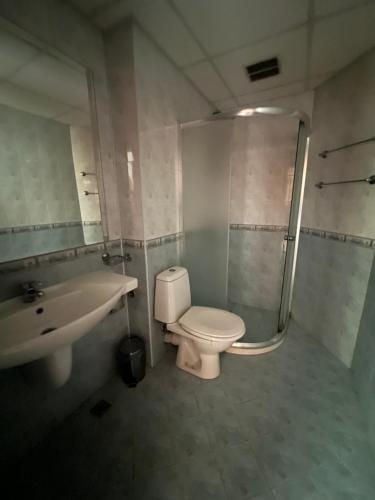 Bilik mandi di HOTEL BOLYARI