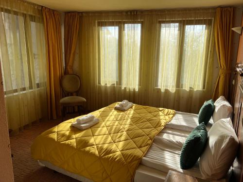 Katil atau katil-katil dalam bilik di HOTEL BOLYARI