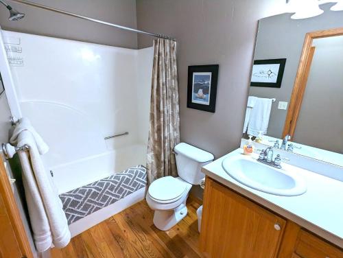 Et badeværelse på Wilderness Resort at Meadow Lake