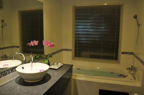 Ένα μπάνιο στο Boonjumnong Modern Apartment