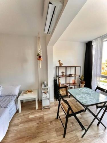 Postel nebo postele na pokoji v ubytování Acogedor estudio 650 m de playa