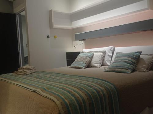 Ένα ή περισσότερα κρεβάτια σε δωμάτιο στο Altos Caution Apart