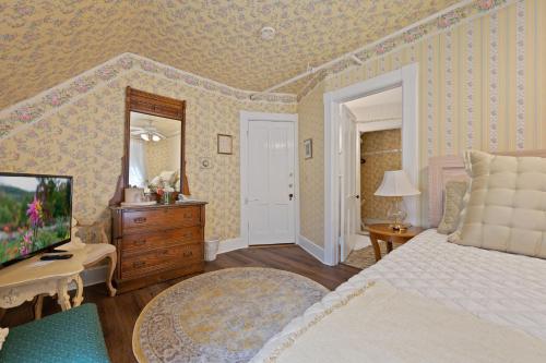 Katil atau katil-katil dalam bilik di Brook Farm Inn