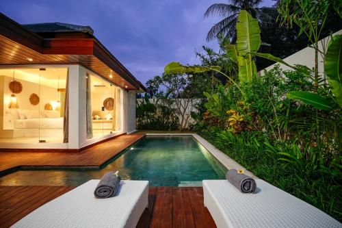 Bazén v ubytování Villa Pulau I, 1BR Luxury Private Villa with Pool in North of Bali, Pemuteran, within Walking Distance to a Wild Beach nebo v jeho okolí