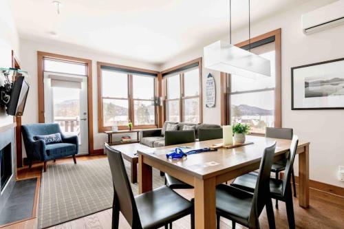 a dining room with a table and chairs at Suites sur Lac Superieur-Mont-Tremblant in Lac-Superieur