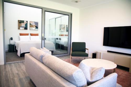 Μια τηλεόραση ή/και κέντρο ψυχαγωγίας στο Hilton Executive Apartments