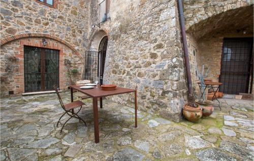 Beautiful apartment in Castelnuovo with WiFi and 2 Bedrooms