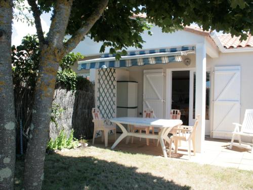 Maison proche plage et commerces, 2 chambres, jardin, parking privé - FR-1-22-209