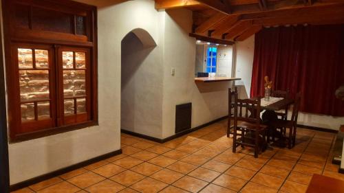a kitchen and dining room with a table and chairs at Departamento Los Nogales I in San Fernando del Valle de Catamarca