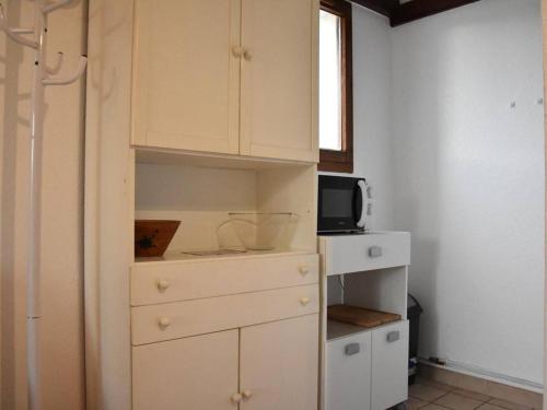 Photo de la galerie de l'établissement Studio mezzanine à 10 min de la mer, parking privé, animaux admis - FR-1-229-853, à Gruissan