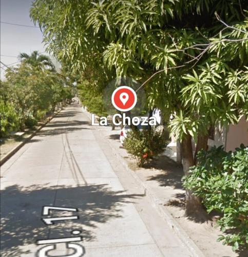 モンポスにあるLA CHOZAの道路脇の看板