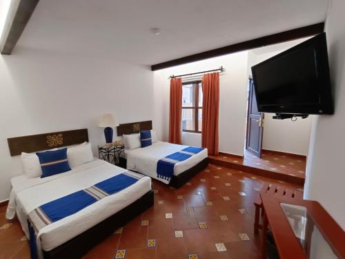 Postel nebo postele na pokoji v ubytování Hotel Hacienda Monteverde San Miguel de Allende