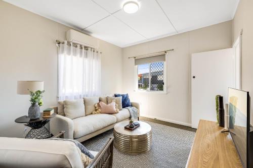 a living room with a couch and a table at Cute & Cheerful! Close to CBD & Gorgeous Parkland! in Toowoomba