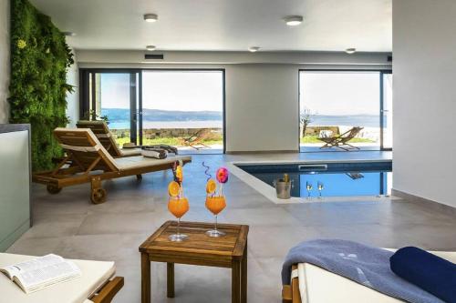 Villa Luxury Dream, Indoor Heated Pool, 7 persons, Sea Views, Omiš