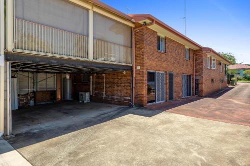 an empty parking lot in front of a brick building at Perfect CDB & Parkland Fringe! in Toowoomba