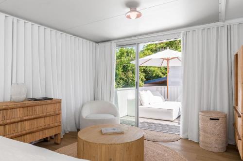 Χώρος καθιστικού στο Sunset Bungalow 5