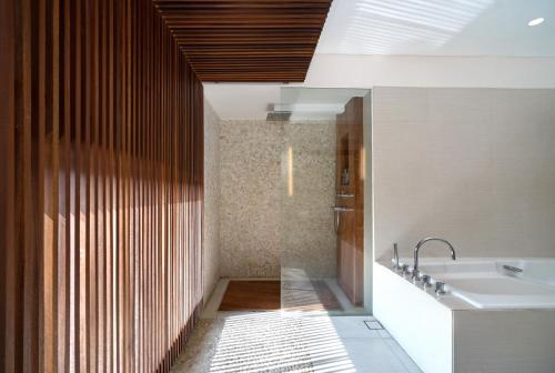 Ett badrum på Ubud Green Resort Villas Powered by Archipelago