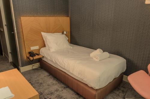 Cama o camas de una habitación en Amadi Panorama Hotel